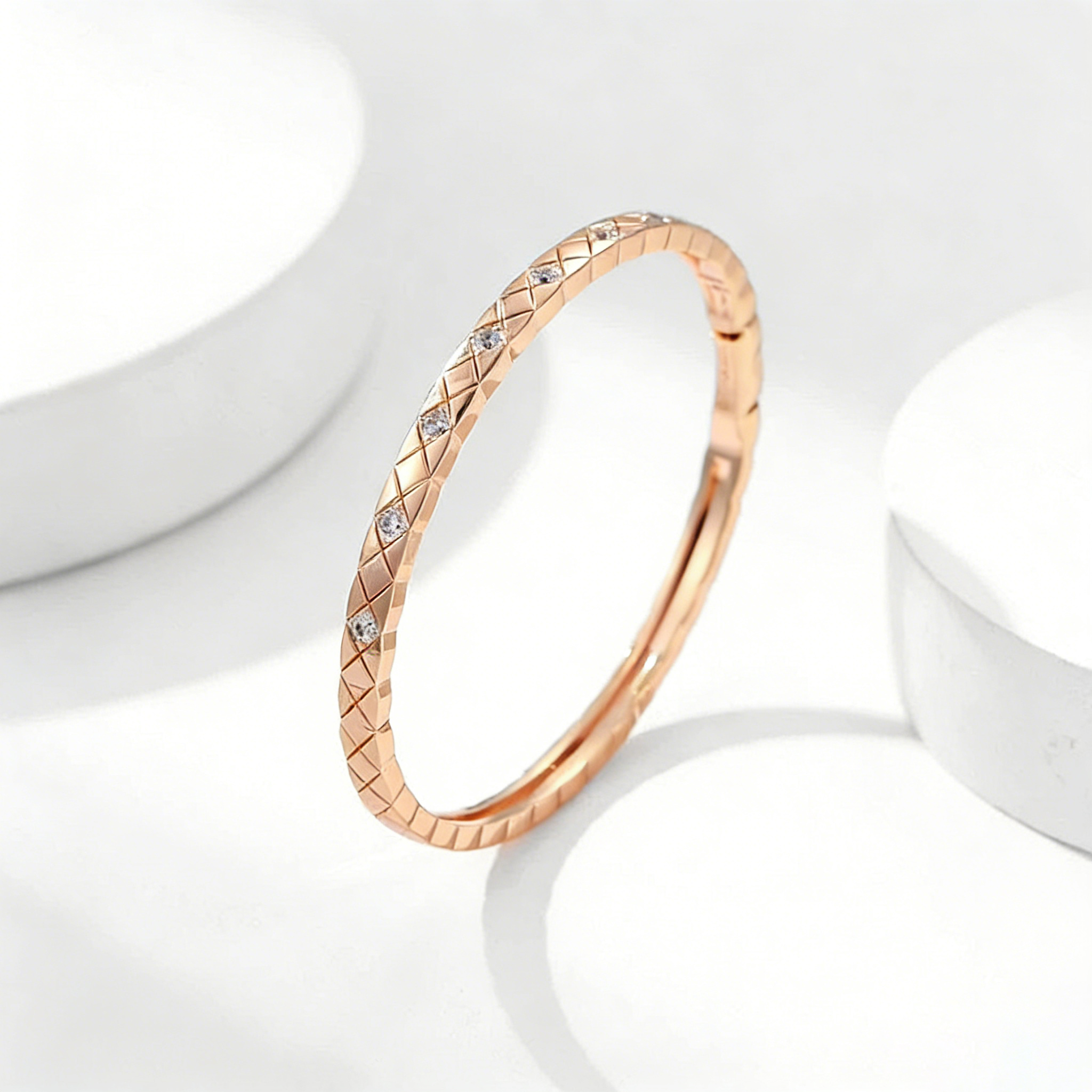 I&Ruh Fashionable diamond-encrusted bangle, a sophisticated and versatile piece of jewelry.
