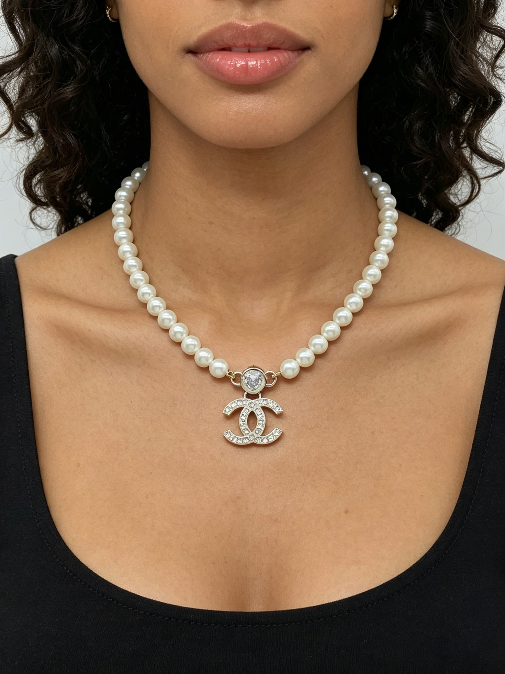 I&Ruh Fashionable and Versatile Double C Letter Pearl Sweater Necklace