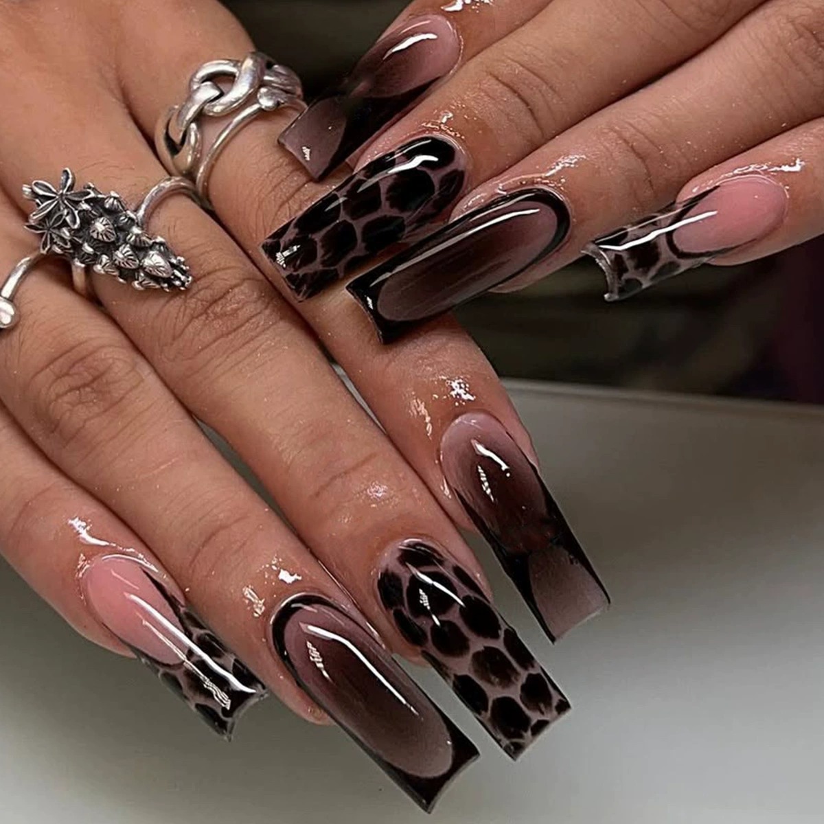 I&Ruh Wearable Fake Nails With Brown and Black Leopard Print