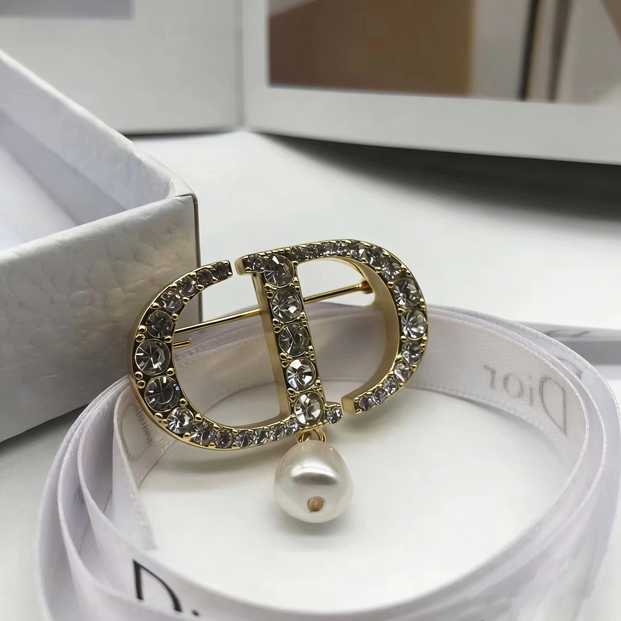 I&Ruh Letter CD Tassel Pearl Brooch Women's Fashion Full Diamond Pin