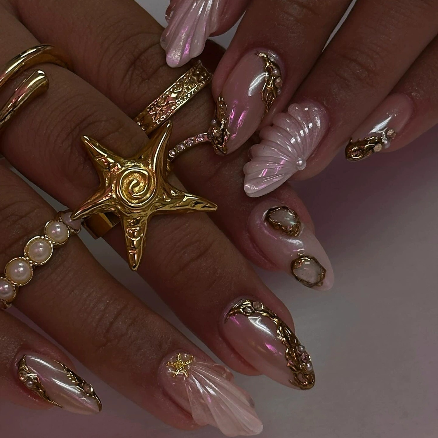 Wearable Fake Nails Almond Shape Powder Gold Star Nail Art