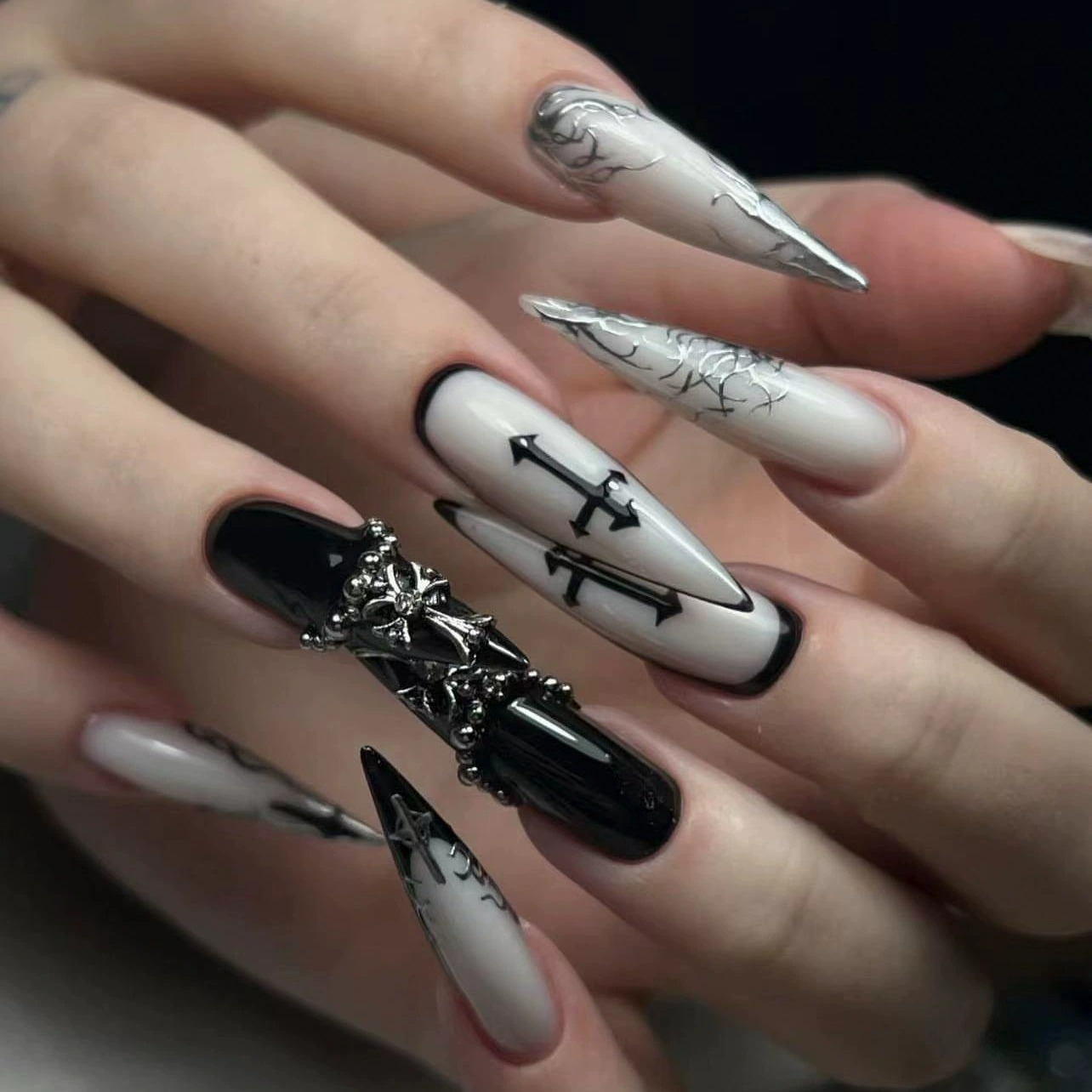 I&Ruh Wearable False Nails Almond Nails Cool Spicy Dark Cross Nail Art