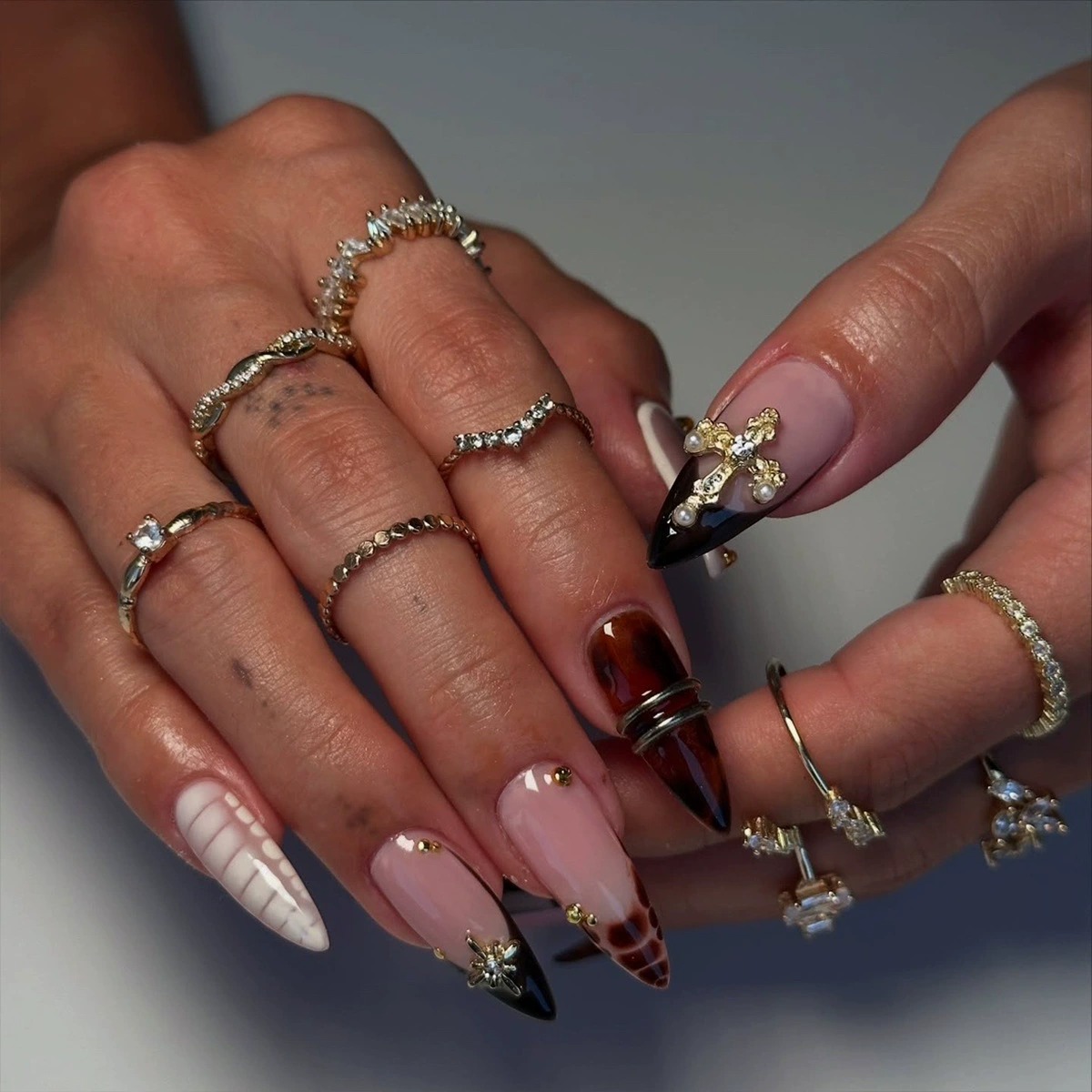 I&Ruh Wearable False Nails Almond Nails Dark Gold Cross Nail Art