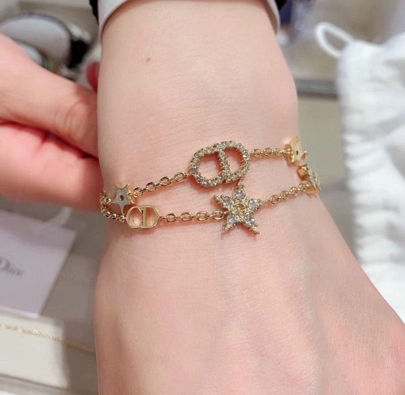 I&Ruh CD Letter Star-Shaped Full Diamond Two-Piece Bracelet for Women