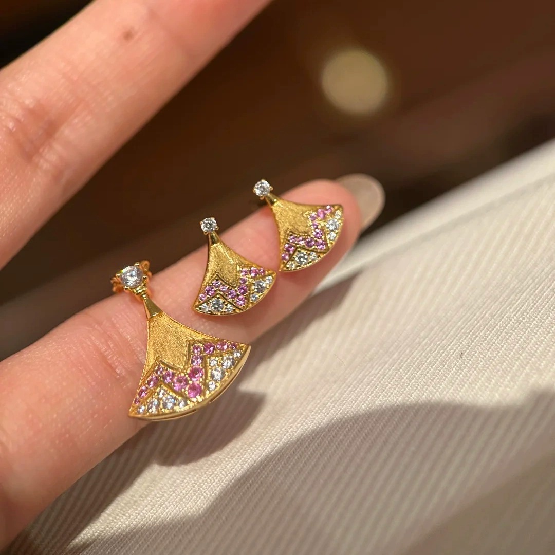 I&Ruh Vintage Pink Brushed Small Dress Necklace Luxury Fashion Gold-plated Fan Earring Set for Women